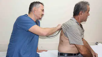 Nefes almasını imkansız hale getiren dev kütleden kurtuldu: 63 yaşındaki hastaya mucize dokunuş