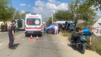 Manisa'da servis kazası: İşçileri taşıyan minibüs ağaca çarptı
