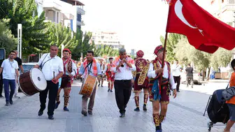 Salihli’de Yörük kültürü şöleni: Keşkek ve cirit geleneği kuşakları buluşturdu