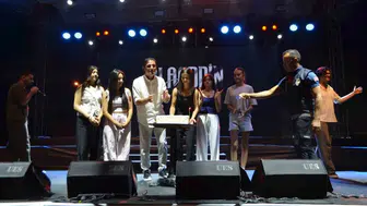 Selendi'de kurtuluş coşkusu sahnede taçlandı: Başkan Daban'a doğum günü sürprizi