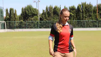 Turgutluspor’da tarihi imza: Sahadaki yeni lider 22 yaşındaki Zeynep Mestan