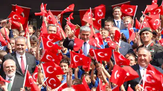 Afyonkarahisar’da ders zili heyecanı: 142 bin öğrenci için yeni dönem başladı
