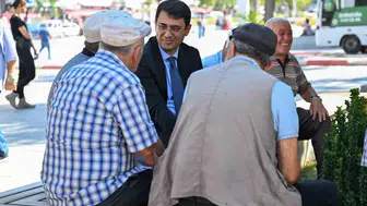 Uşak sokaklarında samimi diyalog: Vali Kartal esnafın nabzını tuttu