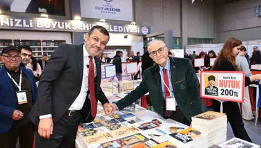 Denizli’de edebiyat rüzgarı: Türkiye’nin en büyük üçüncü kitap fuarı kapılarını açtı