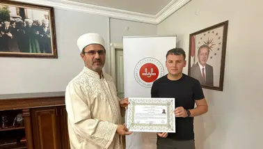 Bayram Namazındaki Kardeşlik İklimi, İrlandalı Genci Söke’de Hidayete Erdirdi
