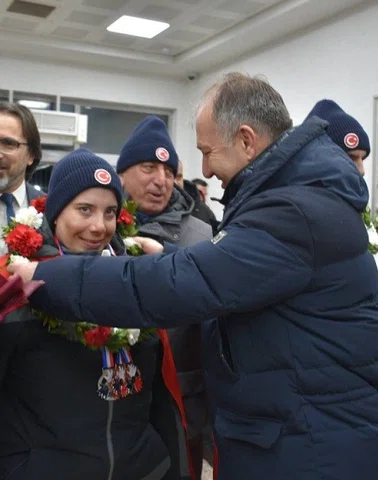 Meşaleler Dadaşların özel gururları için yandı