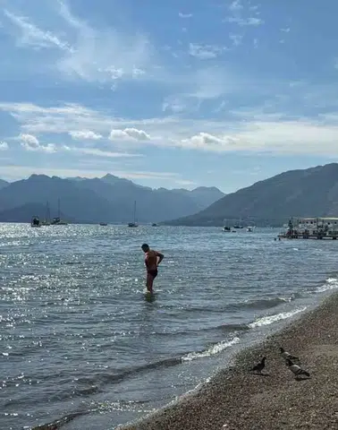 Marmaris'te takvimler ekimi gösterse de yaz bitmedi: Sahiller turistlerle doldu