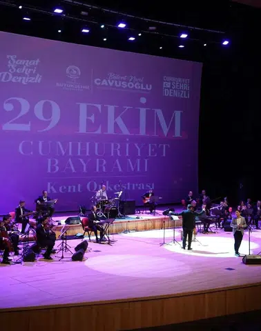 Denizli'de Cumhuriyet ateşi bilim ve sanatla yandı