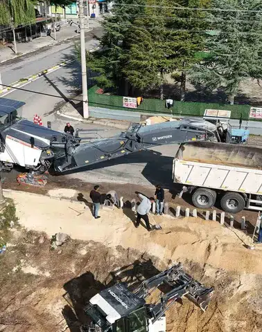 Bolvadin’de ulaşım çilesi bitiyor: Ertuğrul Gazi Caddesi yeni yüzüne kavuşuyor