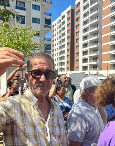 Örnekköy’de sabırlar tükendi: Hak sahiplerinden teslimat gecikmesine anahtarlı tepki