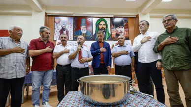 Cemil Tugay, Alevi Bektaşi derneğinde dostluk ve iyilik mesajları verdi, aşure ikram etti