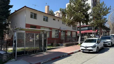 Gediz’de şehrin kalbindeki bina belediyeye kazandırıldı