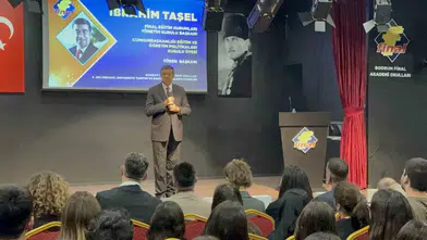 Gençlere küresel rekabet uyarısı: Kendi rotanızı çizin, rüzgara teslim olmayın