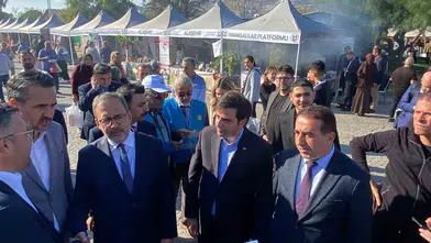 Alaşehir rüzgarı İzmir’de esti: Bakan Kasapoğlu yöresel stantta incelemelerde bulundu