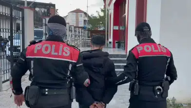 İzmir'de kaçış bitti: Uzun süredir aranan 4 suçlu kıskıvrak yakalandı