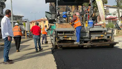 Yenipazar’da asfalt mesaisi: Büyük Menderes Caddesi baştan aşağı yenileniyor