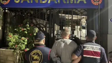 Jandarmadan nefes kesen operasyon: Cinayet hükümlüsü evin duvarında saklanırken bulundu