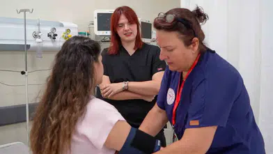 Çocukken koridorlarında koştuğu hastanede şimdi annesiyle şifa dağıtıyor