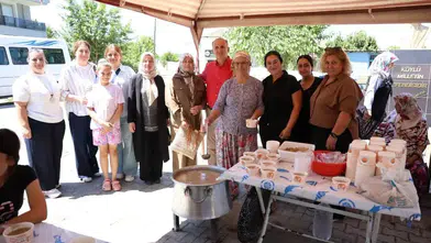 İncirliova'da aşure sofrasında birlik mesajı: Başkan Kaya mahalleliyle bir araya geldi
