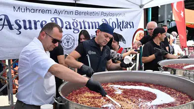 Manisa’da Muharrem bereketi: 2 bin kişiye aşure ikramı