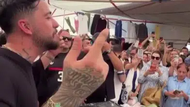 Domatesin yanına ritim, iç çamaşırı reyonuna DJ seti: Mahmut Orhan Alaçatı'yı salladı