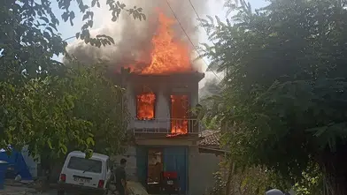 Bayındır’da sabah kabusu: İki katlı binadan geriye sadece enkaz kaldı