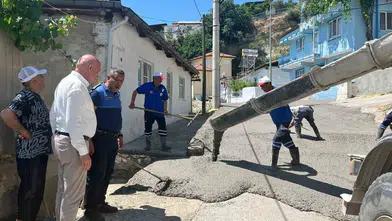 Babadağ’da yol seferberliği: Başkan Kumral sahadaki çalışmaları denetledi