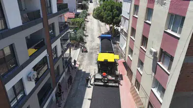 Alaşehir’de asfalt mesaisi: Fatih Caddesi yeni yüzüne kavuşuyor