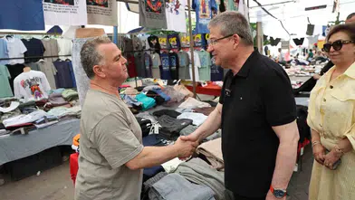 Denizli pazarında samimi buluşma: Subaşıoğlu esnafın taleplerini yerinde dinledi