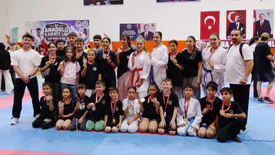 Tataminin yıldızları Alaşehir’e kupa gururuyla döndü