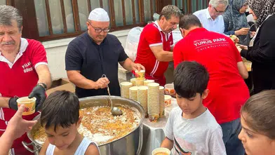 Manisa’da asırlık vefa: 663 yıllık gelenek aşure sofrasında buluştu