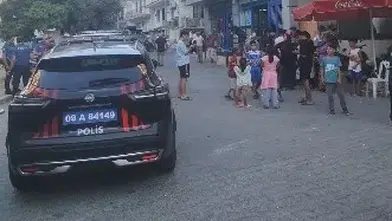 Kuşadası’nda Sokak Ortasında Dehşet: Telefonla Başlayan Küslük Pompalı Tüfekle Bitti, O Anlarda 14 Yaşındaki Kız da Vuruldu