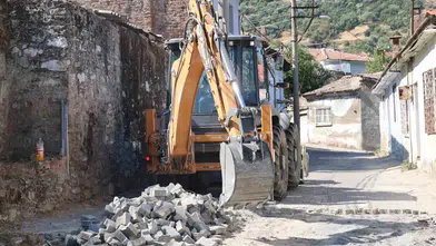 Koçarlı’da Konforlu Ulaşım İçin Mesai: Kocababa Caddesi Yenileniyor
