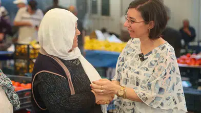 Uşak’ta pazar mesaisi: Başkan Vekili Terekeci Özkan esnafın kapısını çaldı