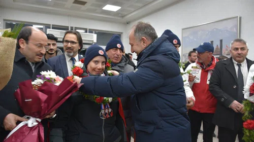 Meşaleler Dadaşların özel gururları için yandı