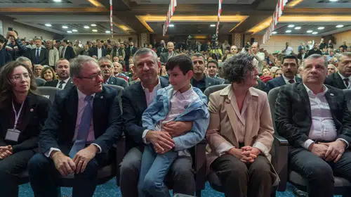 Özgür Özel’den Manisa’daki dedikodulara sert yanıt: Çakallara pabuç bırakmayız