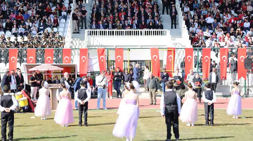 Söke’de Cumhuriyet coşkusu yeni stadyumda taçlandı