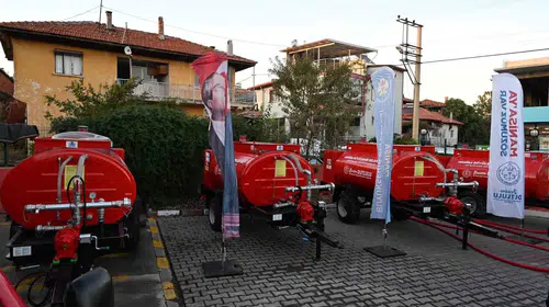 Kula’da alevlere karşı traktörlü önlem: 4 mahalleye kritik destek