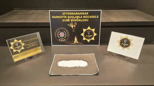 Afyonkarahisar polisinden zehir tacirlerine gece operasyonu: 3 tutuklama