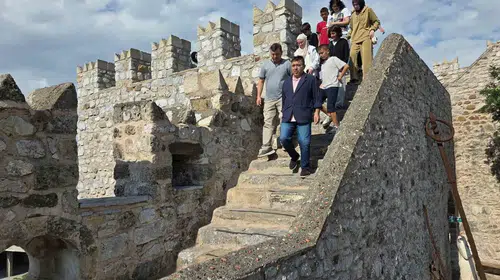 Tarihi kalenin kapıları Alanyalı gençler için açıldı: Kaymakam Kaya bizzat rehberlik etti