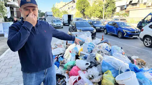 Karşıyaka'da çöp krizi alarm veriyor: İhale iptali sokakları çöplüğe çevirdi