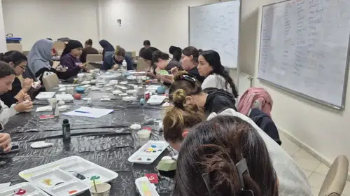 Muğla'da Cumhuriyet coşkusu fırça darbeleriyle seramiğe işlendi
