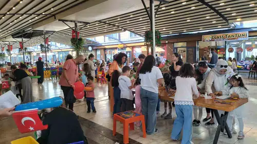 Köyceğiz’de bayram şenliği: Minikler Cumhuriyet coşkusunu doyasıya yaşadı