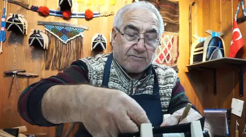 Bir devrin son temsilcisi: Semercilik sanatını minyatürlerle yaşatıyor