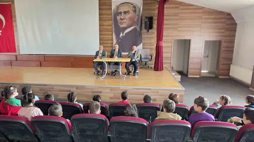 Nazilli’de eğitimde yeni dönem: Müdürler kürsüyü öğrencilere bıraktı