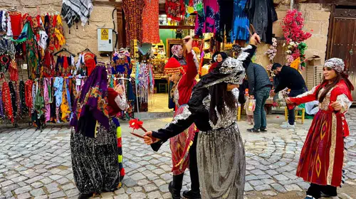 Termometreler düştü ama Ayazini’de eğlence ateşi sönmedi