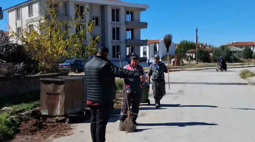 Bolvadin’de temizlik mesaisi Yeni Mahalle’ye taşındı