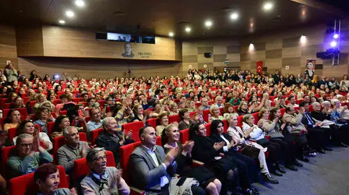 Sanat Güneşi Manisa’da bir kez daha doğdu: Zeki Müren şarkılarıyla anıldı