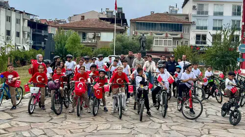Bozdoğan’da iki teker üzerinde Cumhuriyet coşkusu: Öğrenciler bayram için sürdü