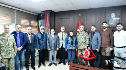 Manisa'da duygusal buluşma: Komutanlıktan şehit ailelerine kapımız her zaman açık mesajı